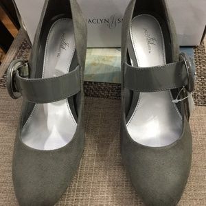 Jaclyn Smith Suede Shoe, Gray, Size 9, Brand NEW